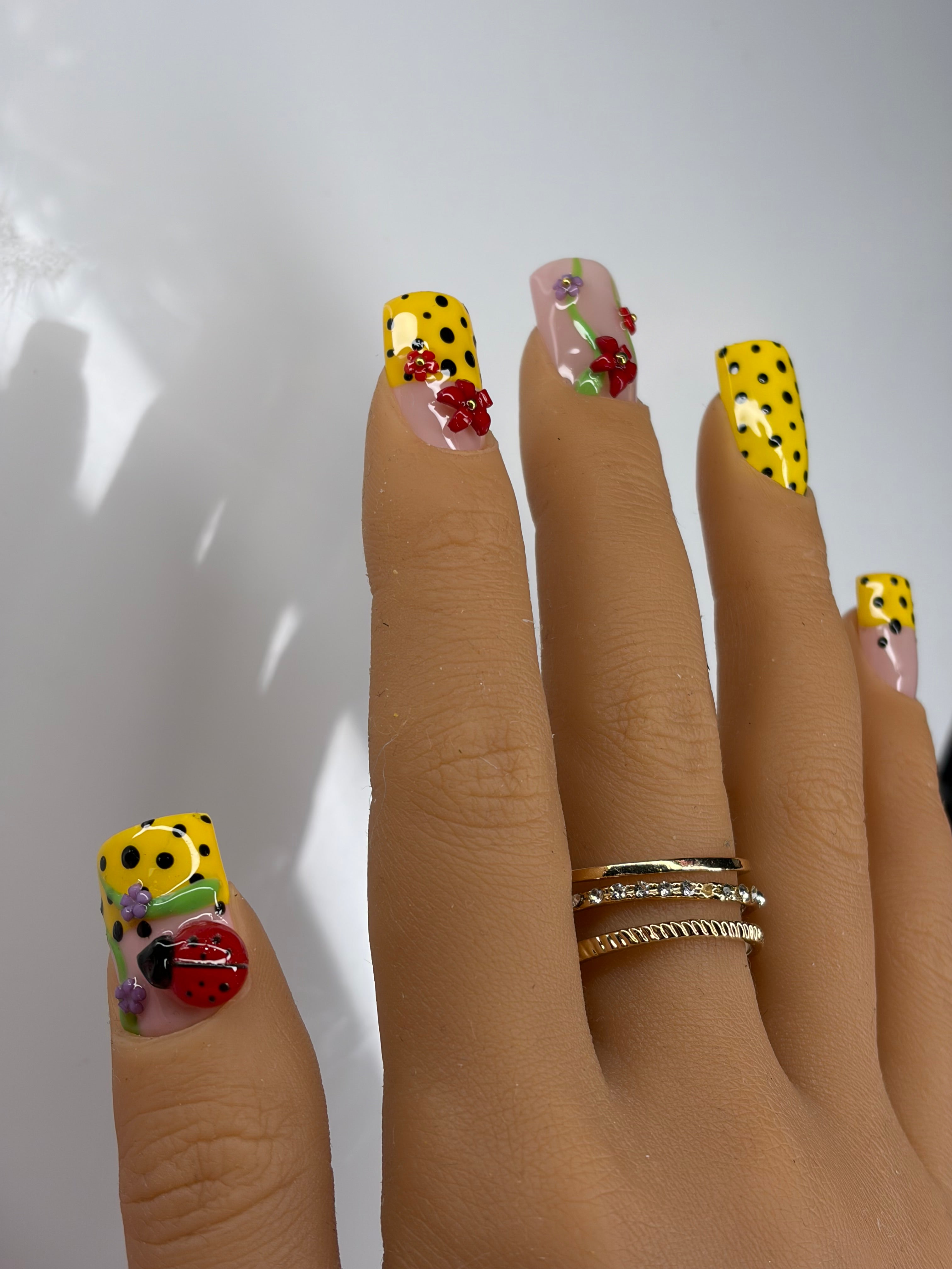 Lady Dots 🐞