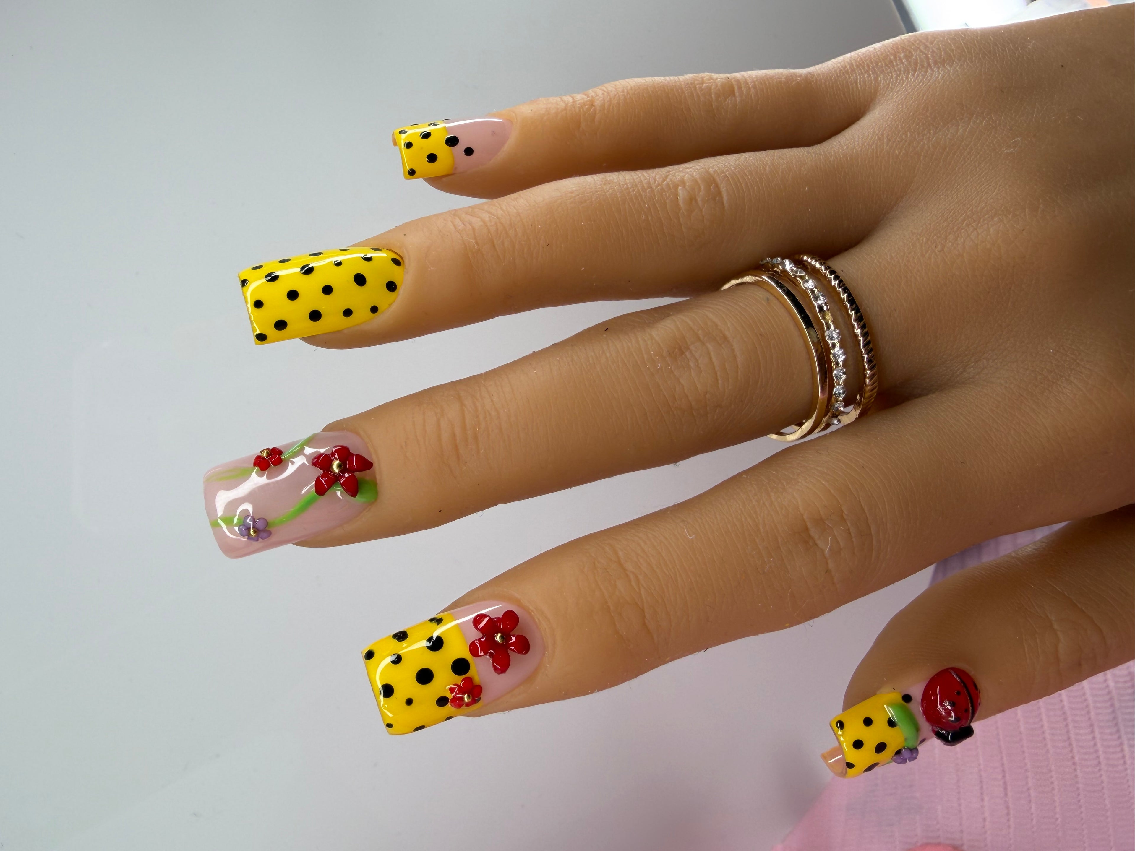 Lady Dots 🐞