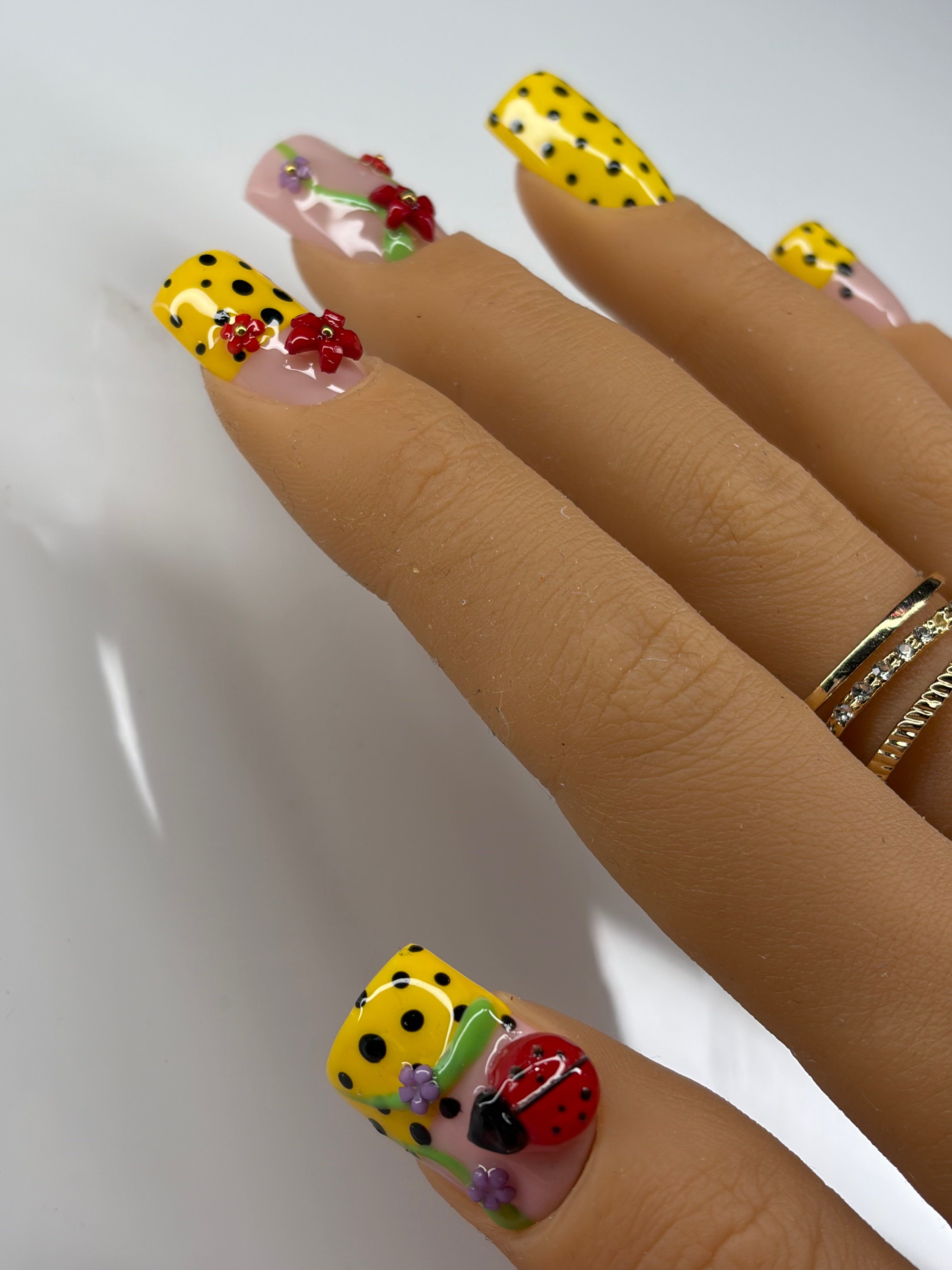 Lady Dots 🐞